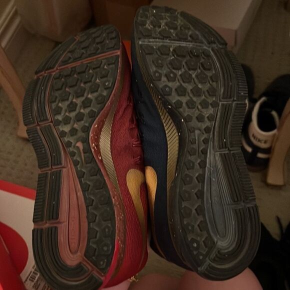 Navy/red limited edition Nike sneaker. Size 7. W - Picture 11 of 12